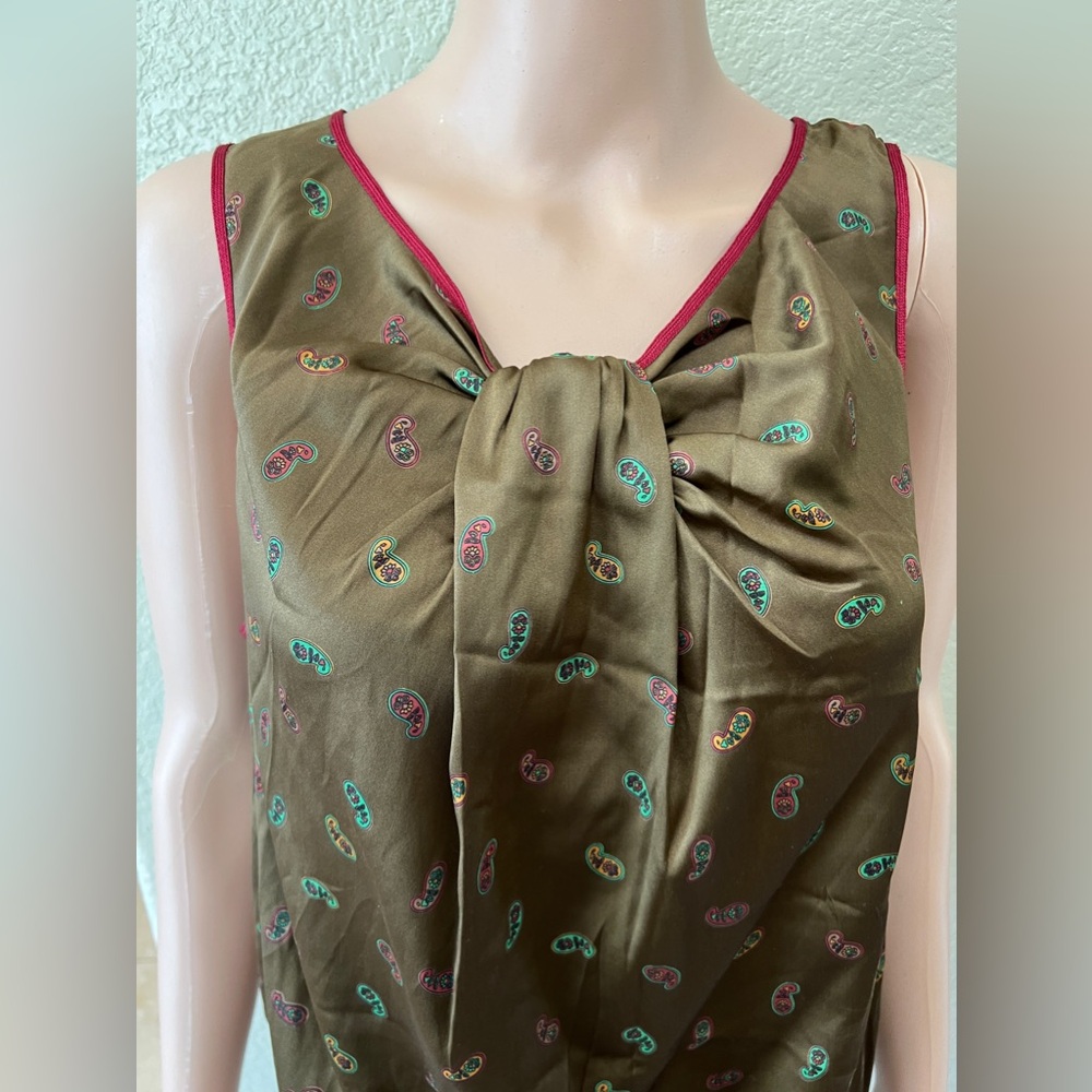 Women’s blouse, sleeveless with pattern